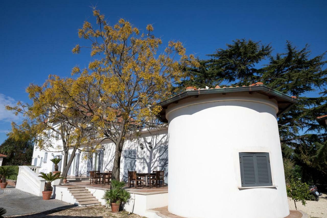 Villa Strampelli Pomezia Exterior foto