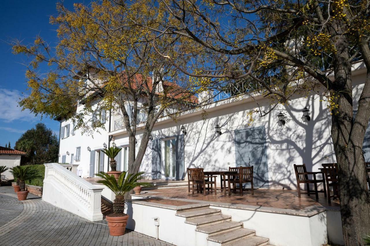Villa Strampelli Pomezia Exterior foto